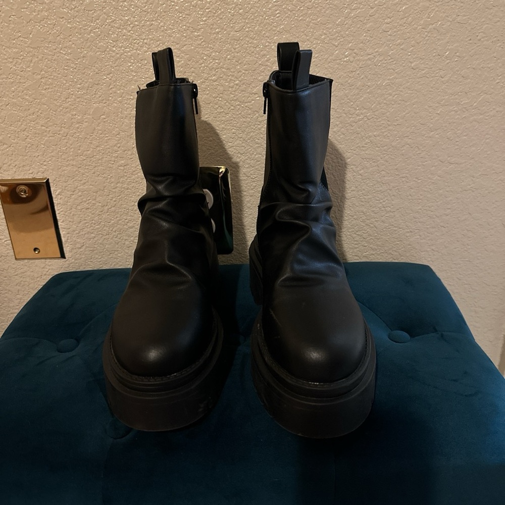 Nasty gal size 7 black boots